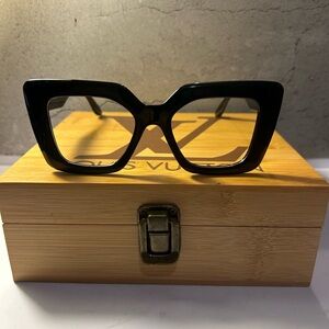 Very Chic Bold Black Glasses